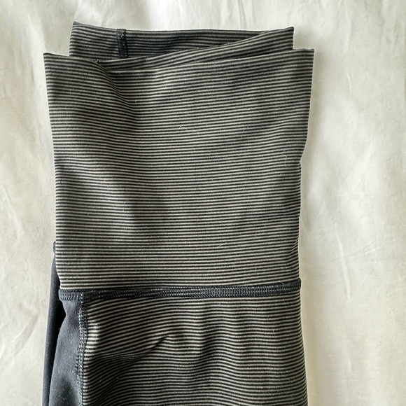 Nike High Waist Leggings - Picture 2 of 5